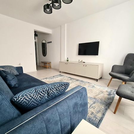 Dolphin Apartment Near Neversea Beach コンスタンツァ エクステリア 写真